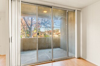 330 Vernon St in Oakland, CA - Building Photo - Building Photo