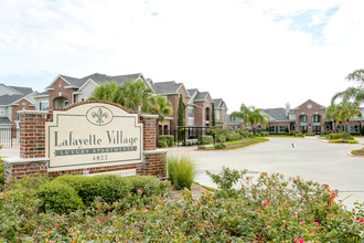 Lafayette Village in Houston, TX - Building Photo - Building Photo