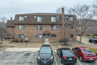 Century Point Apartments in Glendale Heights, IL - Building Photo - Building Photo