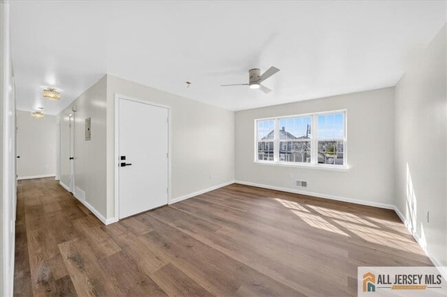 19 Harris St in Carteret, NJ - Building Photo - Building Photo