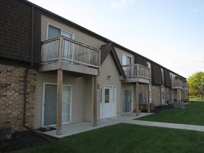 Quail Ridge Apartments in Maumee, OH - Foto de edificio - Building Photo