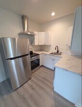 1528 Wilford Ave, Unit Wilford in Klamath Falls, OR - Foto de edificio - Building Photo