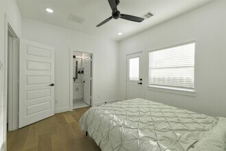 316 Thornton Rd, Unit D in Houston, TX - Foto de edificio - Building Photo
