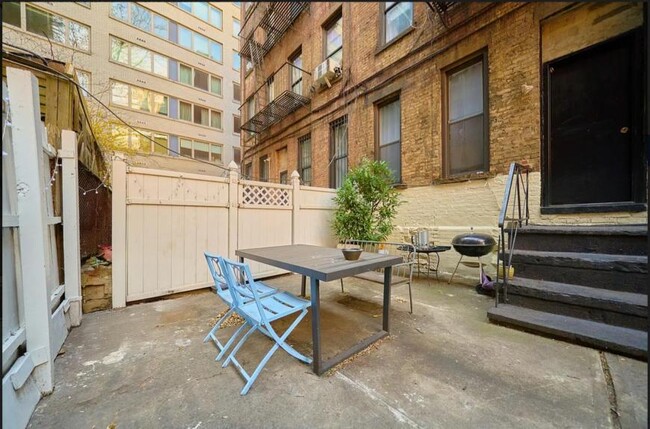423 E 81st St in New York, NY - Building Photo - Building Photo