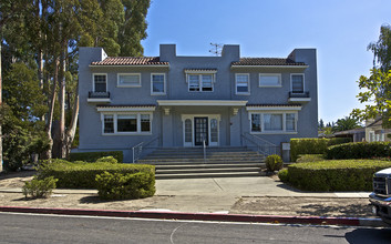 1501 Forest View Ave in Burlingame, CA - Building Photo - Building Photo