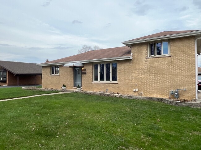 property at 701 N Craig Pl