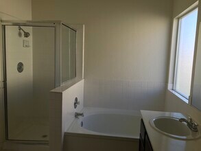 6404 Rose Tree Ln in Las Vegas, NV - Building Photo - Building Photo