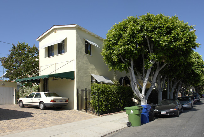 4653 W 1st St in Los Angeles, CA - Building Photo - Building Photo