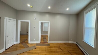 62 River St, Unit 1 in Cambridge, MA - Building Photo - Building Photo