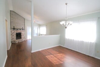 8154 Treetop Ln in Pensacola, FL - Foto de edificio - Building Photo