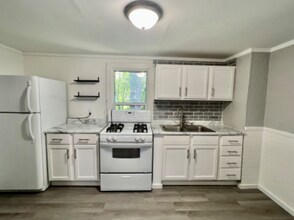 327 28th Ave in East Moline, IL - Building Photo - Building Photo