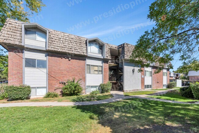 property at 1670 Hickory Ln