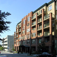 Carrara I in Seattle, WA - Foto de edificio - Building Photo