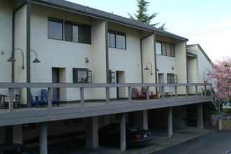 Kirkland Shores in Kirkland, WA - Building Photo - Building Photo