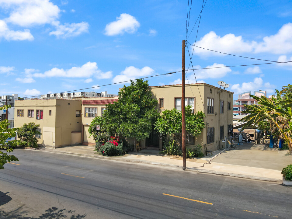 3013 W 11th St in Los Angeles, CA - Building Photo