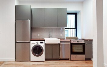 West 136th Street, Unit 11 in New York, NY - Building Photo - Building Photo