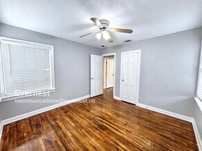 208 Florence Dr in Austin, TX - Foto de edificio - Building Photo