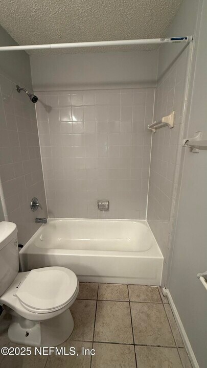 8366 Rocky Creek Dr in Jacksonville, FL - Building Photo