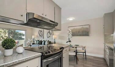 1458 Hudson St in Redwood City, CA - Building Photo - Building Photo