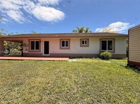 35760 SW 186th Ave in Florida City, FL - Building Photo