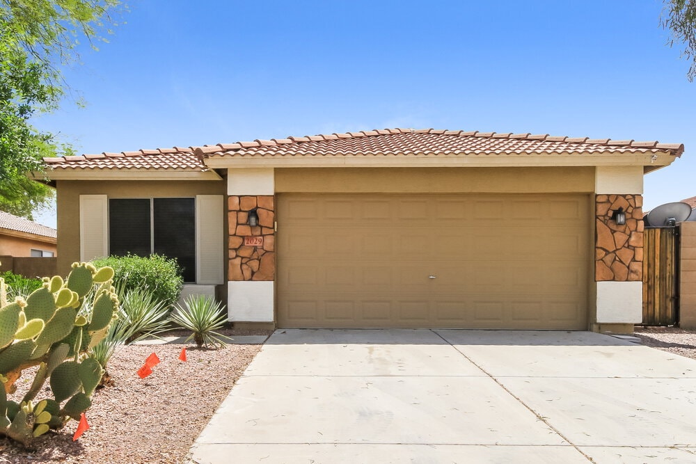 2029 W Allens Peak Dr in San Tan Valley, AZ - Building Photo