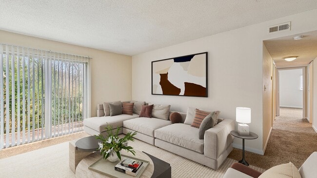 Westchester Key Apartments in High Point, NC - Building Photo - Building Photo