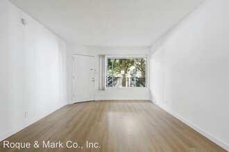 11615 Darlington Ave in Los Angeles, CA - Foto de edificio - Building Photo