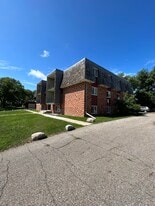 907 Thomas Ave in Jamestown, ND - Building Photo