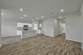 225 Pecos Dr in Huntsville, TX - Foto de edificio - Building Photo