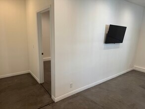 19710 Roscoe Blvd in Los Angeles, CA - Building Photo - Building Photo