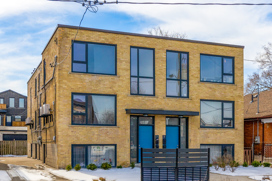 7-9 Juliet Cres in Toronto, ON - Building Photo