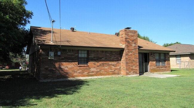 207 E Hogan Dr in Copperas Cove, TX - Building Photo - Building Photo