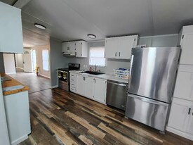 94 Deerwood Park in Centralia, IL - Building Photo