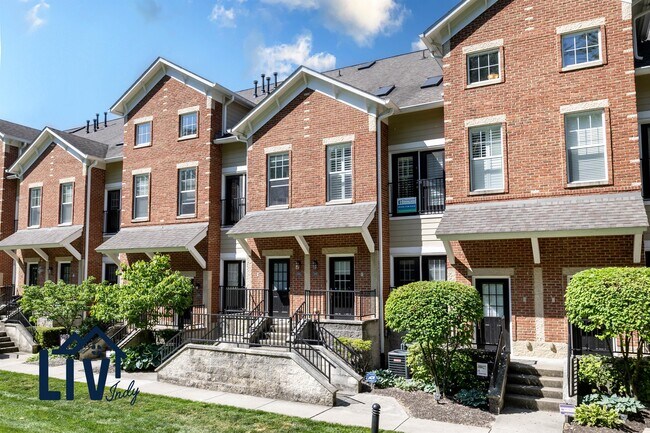 1054 Reserve Way in Indianapolis, IN - Building Photo - Building Photo