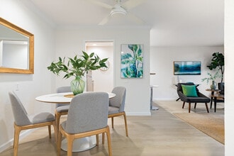 811 York St, Unit 131 in Oakland, CA - Foto de edificio - Building Photo