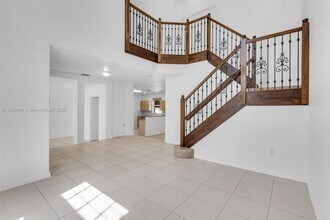 5175 NW 108th Pl in Doral, FL - Building Photo - Building Photo