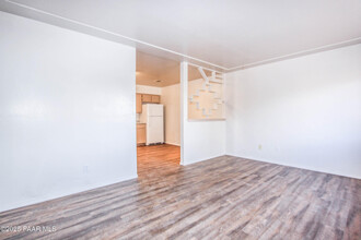 8040 E Lakeshore Dr in Prescott Valley, AZ - Building Photo - Building Photo