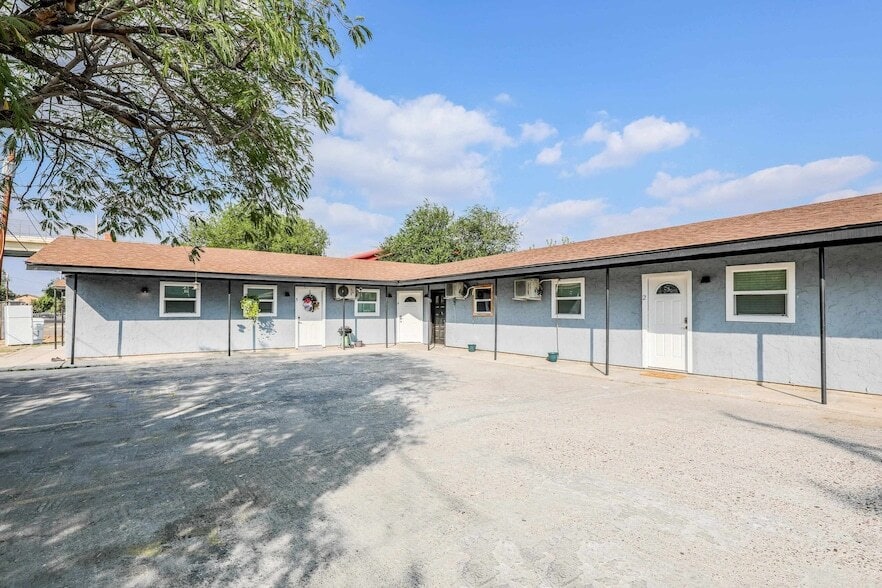 1920 Madison St, Unit 2 in Laredo, TX - Foto de edificio