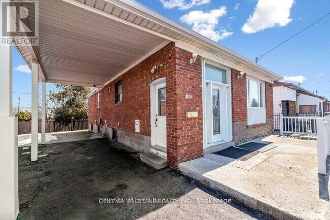1501 Danforth Rd in Toronto, ON - Building Photo - Building Photo