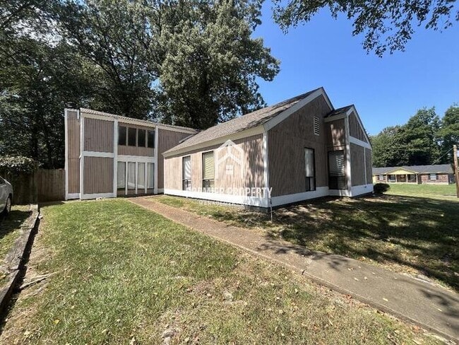 3357 E Oak Side Dr in Memphis, TN - Building Photo - Building Photo