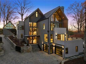 1033 Reeder Cir NE in Atlanta, GA - Building Photo