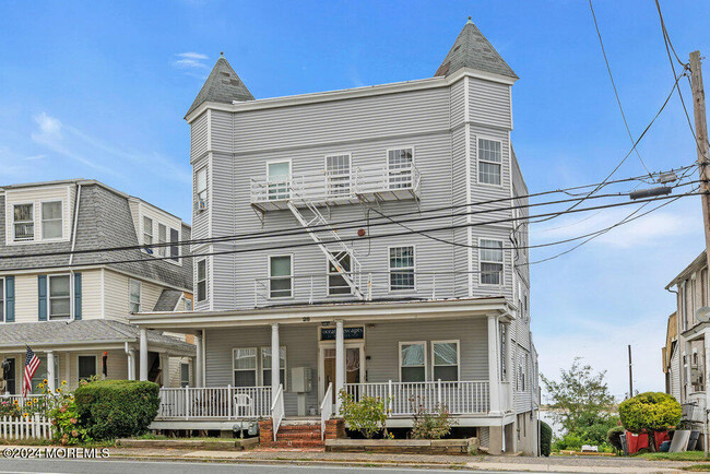 26 Navesink Ave in Highlands, NJ - Building Photo - Building Photo