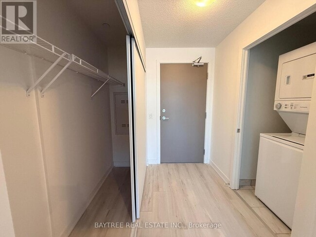 1010 Sandy Beach Rd in Pickering, ON - Building Photo - Building Photo