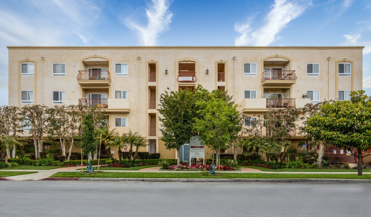 Vinton Court Apartments in Los Angeles, CA - Building Photo