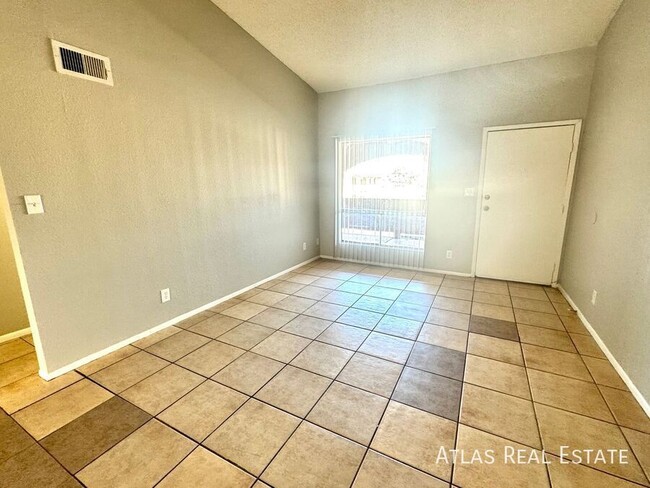 465 W Ivyglen St in Mesa, AZ - Building Photo - Building Photo