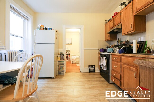 18 Fuller St, Unit 2 in Brookline, MA - Foto de edificio - Building Photo