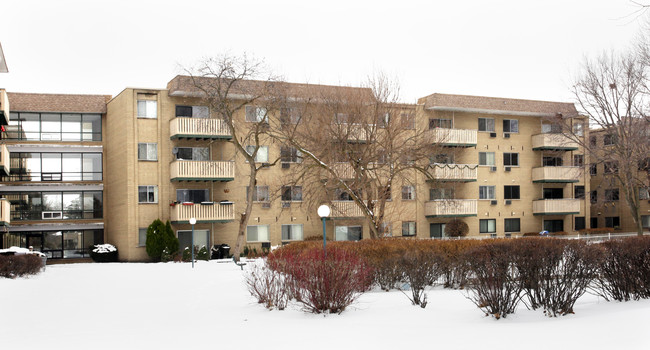 Westgate Condominiums in Mount Prospect, IL - Building Photo - Building Photo