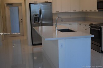 4640 NW 84th Ave, Unit 16 in Doral, FL - Building Photo - Building Photo