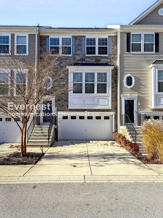 8134 Villaggio Dr in Glen Burnie, MD - Foto de edificio