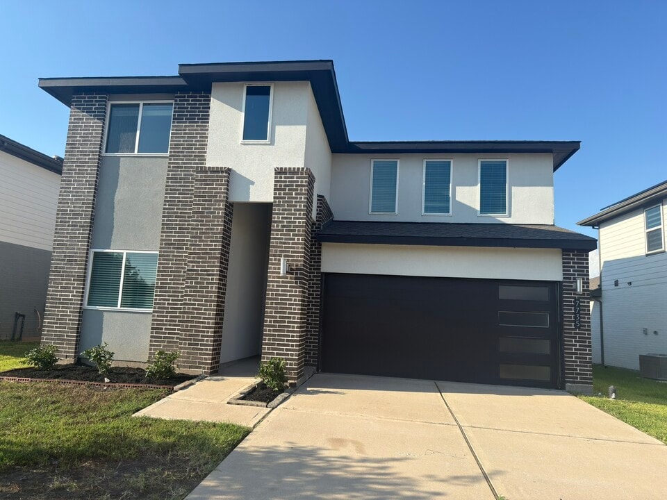7735 Rainham Valley Ln in Richmond, TX - Building Photo